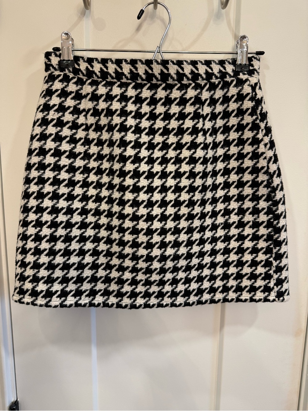 Commense Black & White Houndstooth Mini Skirt